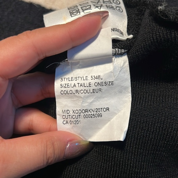 Canada Goose Hat - Picture 4 of 4